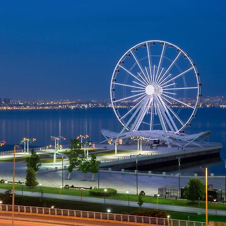 Sheraton Baku Intourist Exteriér fotografie The Ferris wheel at the park