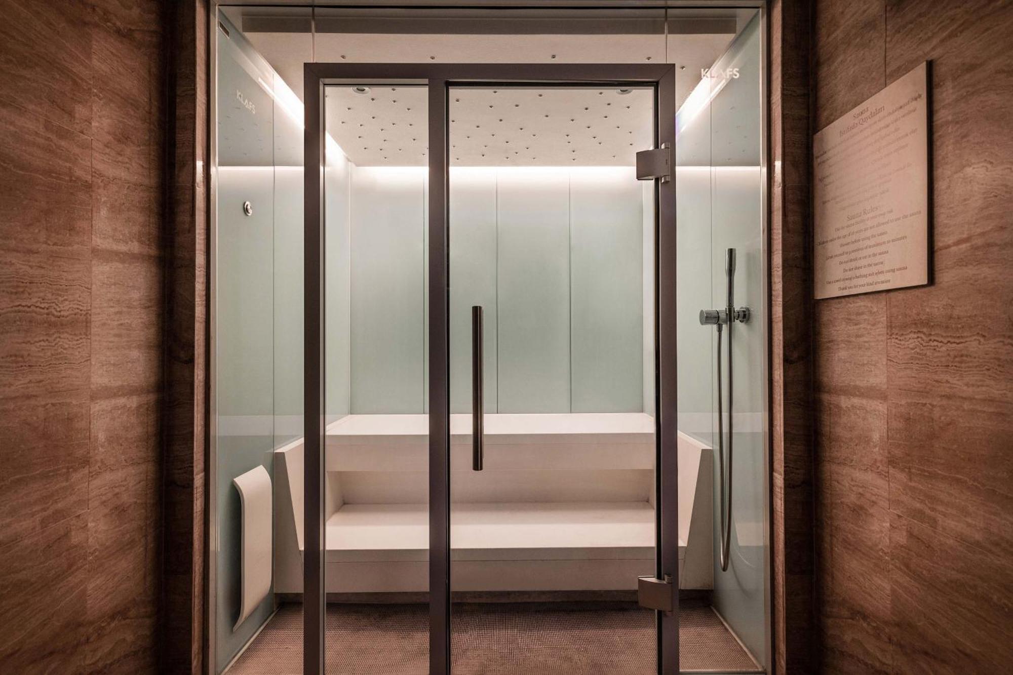 Sheraton Baku Intourist Exteriér fotografie A shower with a shower tray