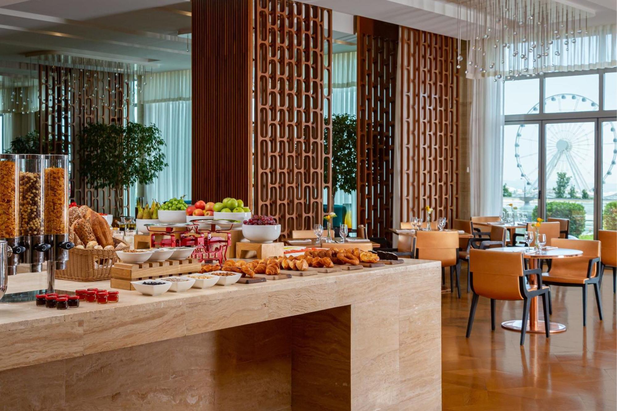 Sheraton Baku Intourist Exteriér fotografie The Lounge at the airport