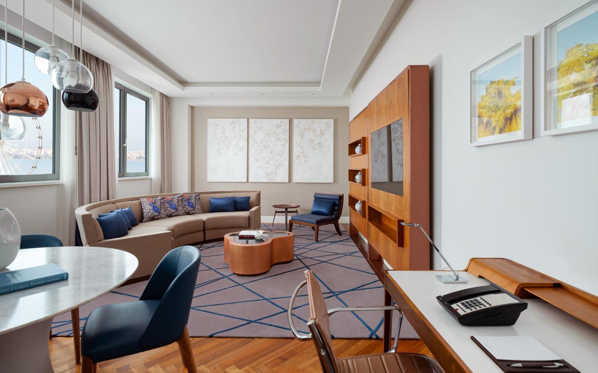 Sheraton Baku Intourist Exteriér fotografie A living room at the hotel